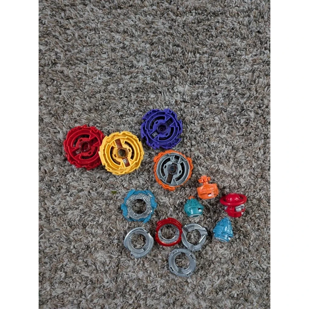 Beyblade Lot - 4 Spinning‎ Tops And Extras